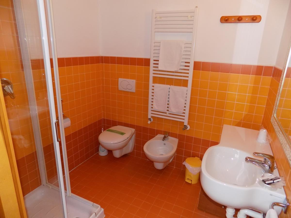 Fontanafredda Hotel Residence Sole מראה חיצוני תמונה