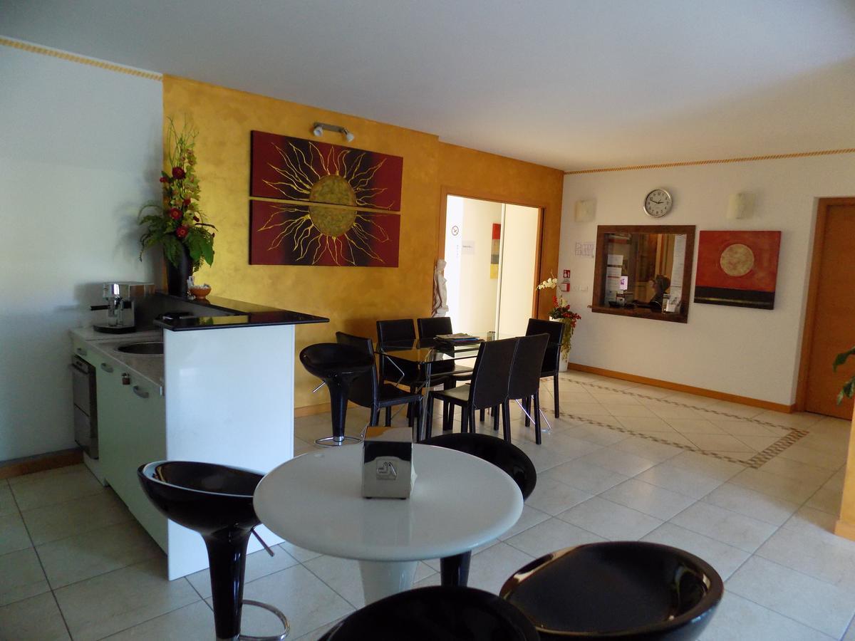Fontanafredda Hotel Residence Sole מראה חיצוני תמונה